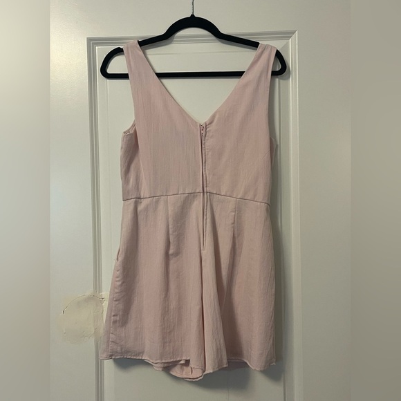 Francesca's Collections Light Pink Sleeveless Romper with pockets! - Picture 2 of 7